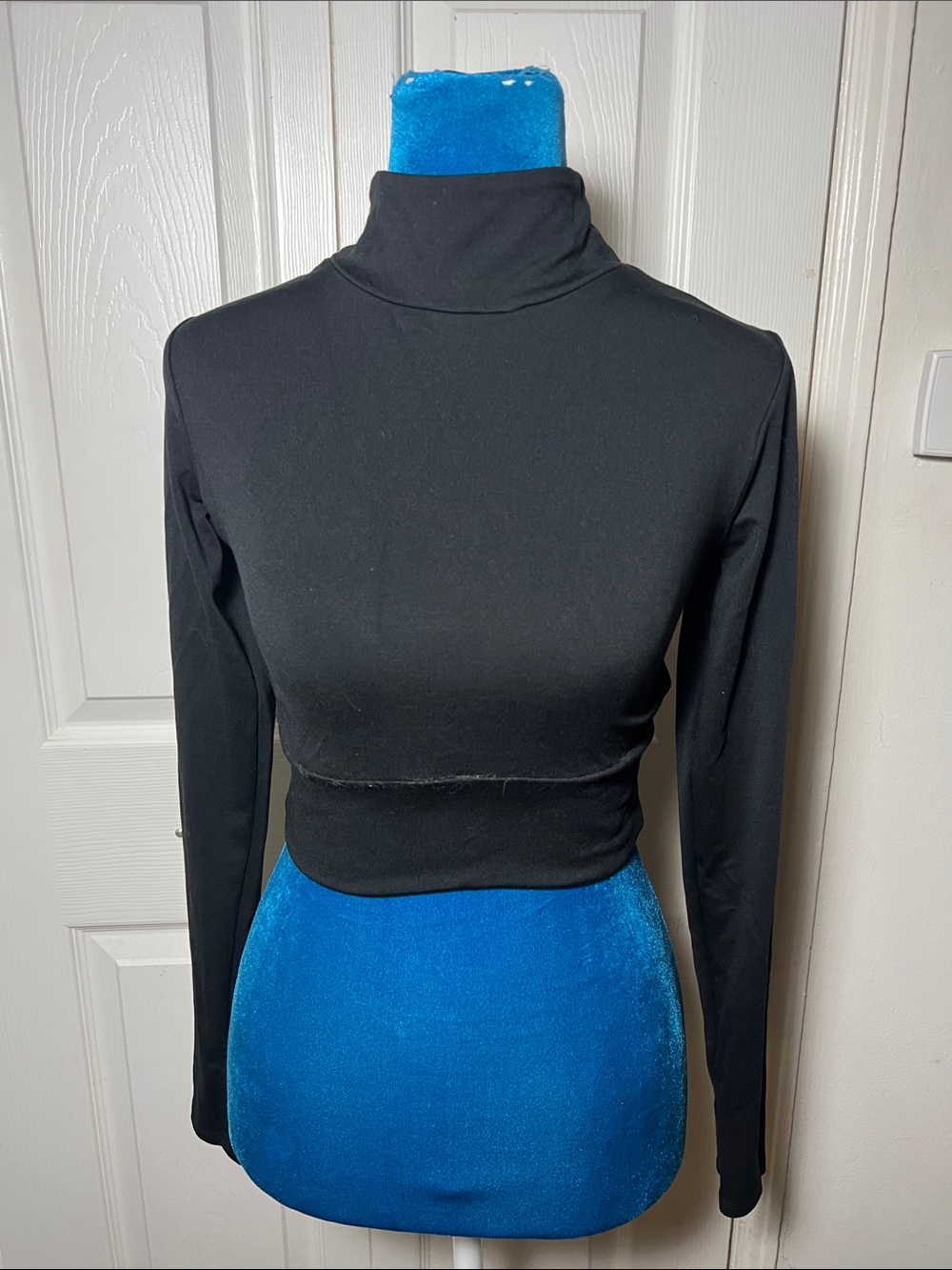 Bombshell Sportswear Black Long Sleeve Crop Top Women’s Medium